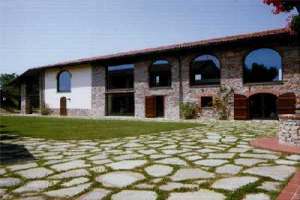 Xtrallusion offers characteristic Bed and Breakfast, B&B, Guest House, Hotel, Albergo and Country Lodge accommodation in Italy. Plus independent self-guided Walking, Adventure, Activity, Skiing and Paragliding Holiday itineraries on the Italian Rivieras, in the Italian Lakes, in the Italian Alps and in some of the most beautiful corners of Italy.